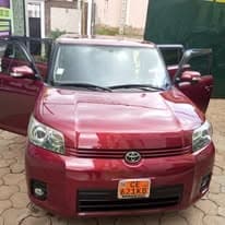 Toyota Rumion rouge